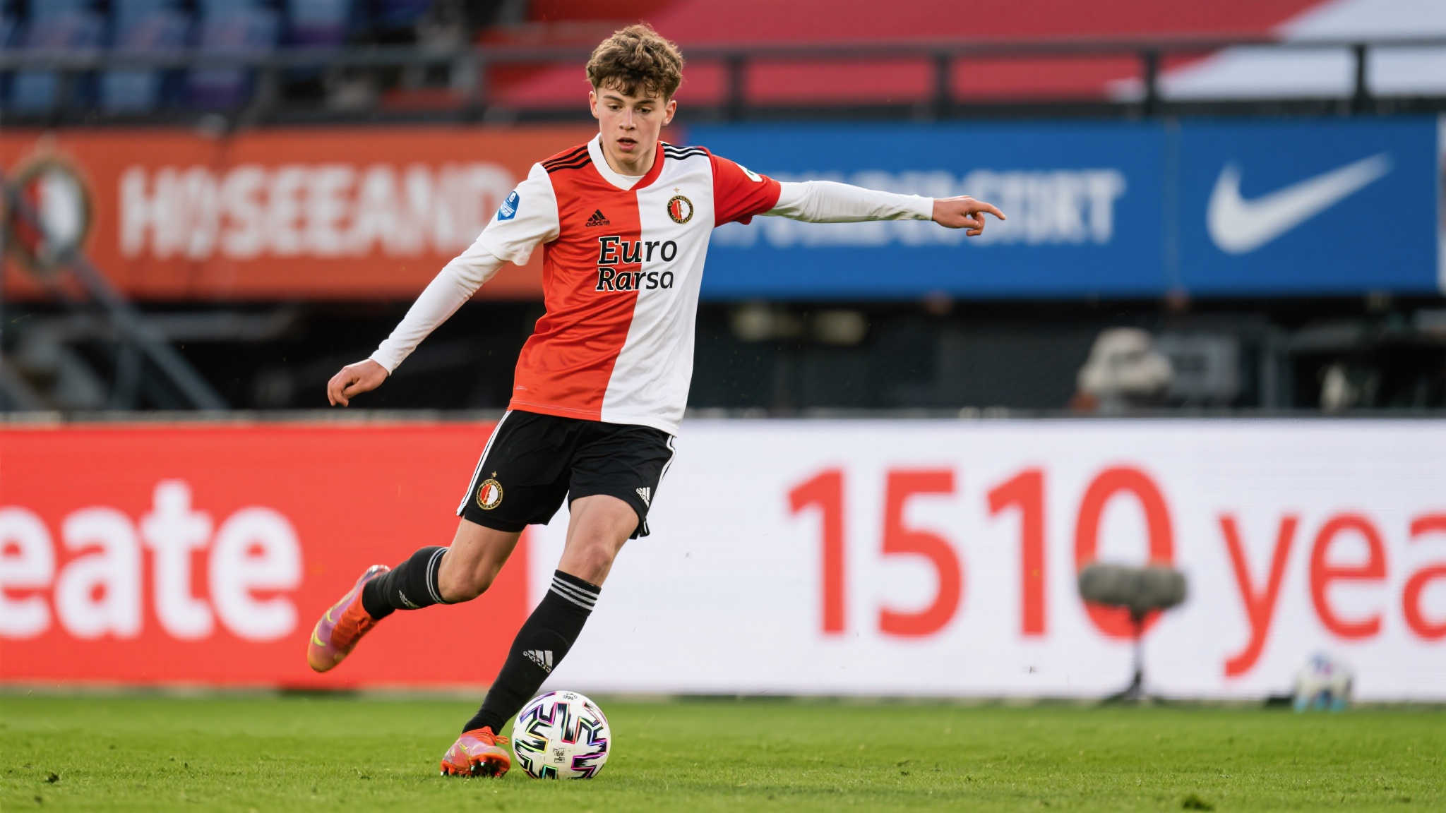 曼联引援名单出现哲凯赖什,尽管无缘欧冠 围绕着哲凯·赖什的话题,不仅包括他出色的球场表现,